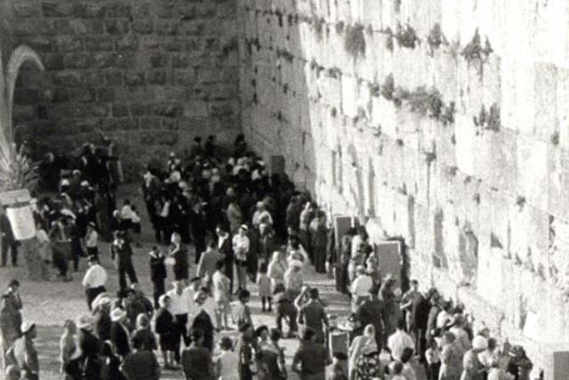 Israelis visit the Western Wall in 1967 after its opening to the public following the Six Day War (photo credit: R. M. KNELLER/JERUSALEM POST ARCHIVES)
