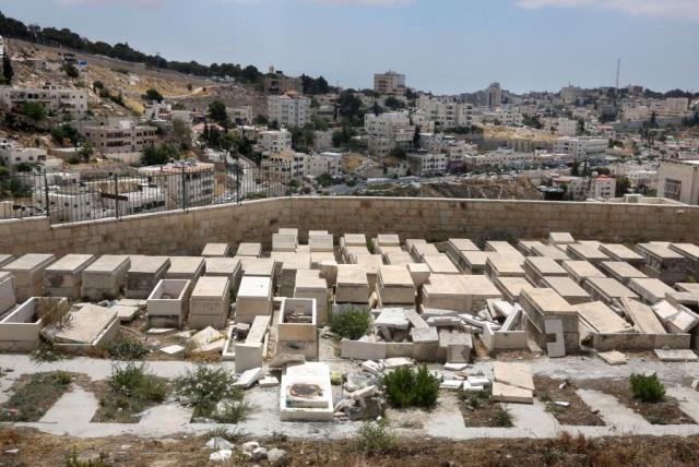 The Jewish Cemetery on the Mount of Olives (photo credit: MARC ISRAEL SELLEM/THE JERUSALEM POST)